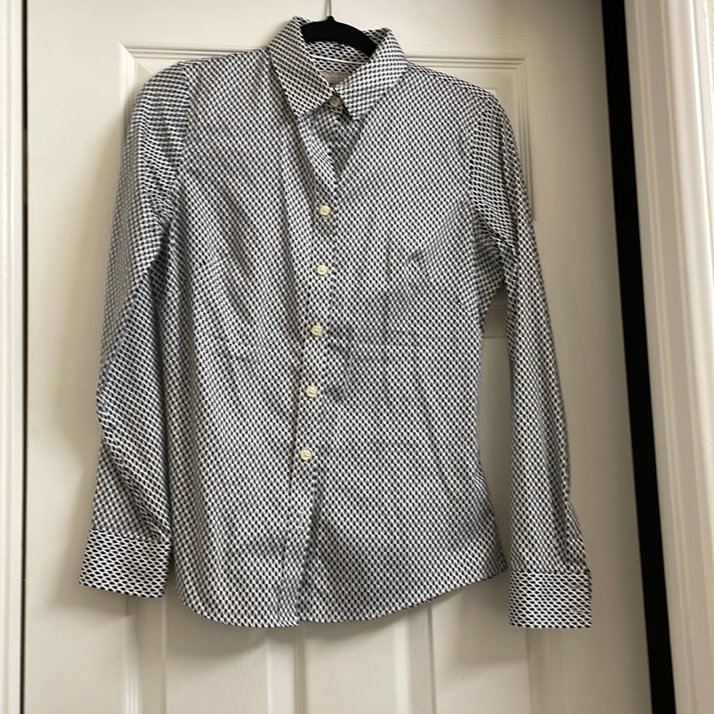 Banana Republic Non-Iron Fitted button down shirt Size 6